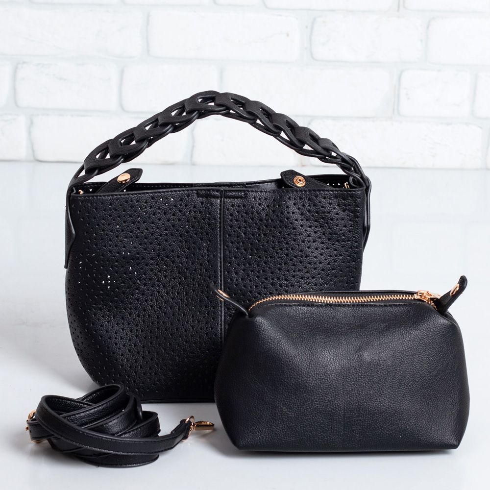 Дамска чанта в черно Дамска чанта в черно