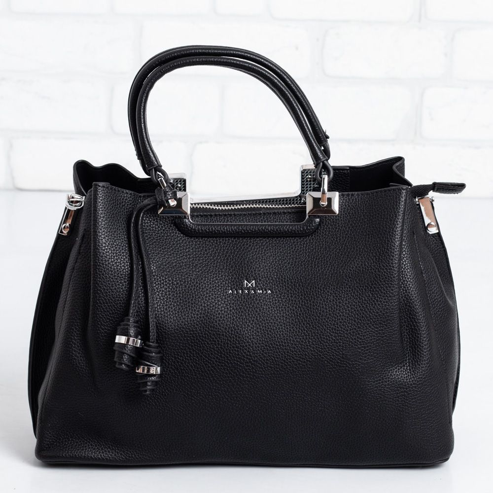 Дамска чанта в черно Дамска чанта в черно