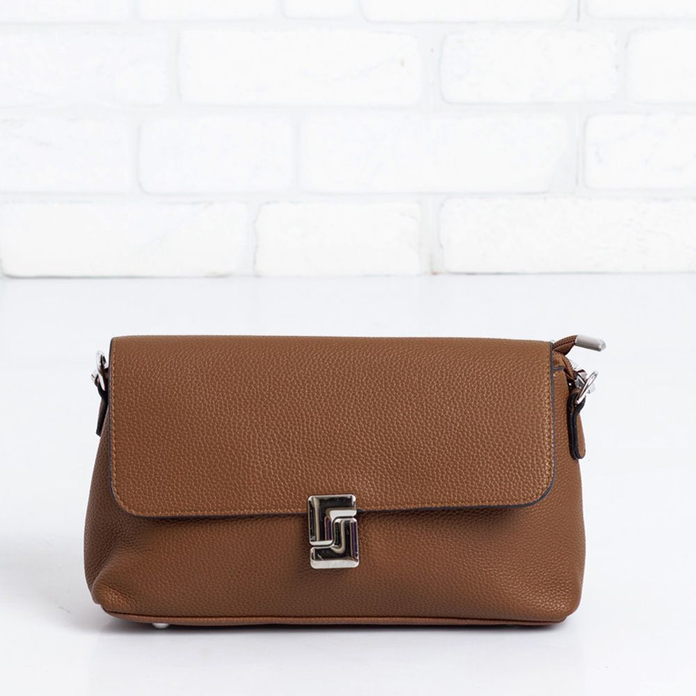 Дамска чанта в кафяво Дамска чанта в кафяво