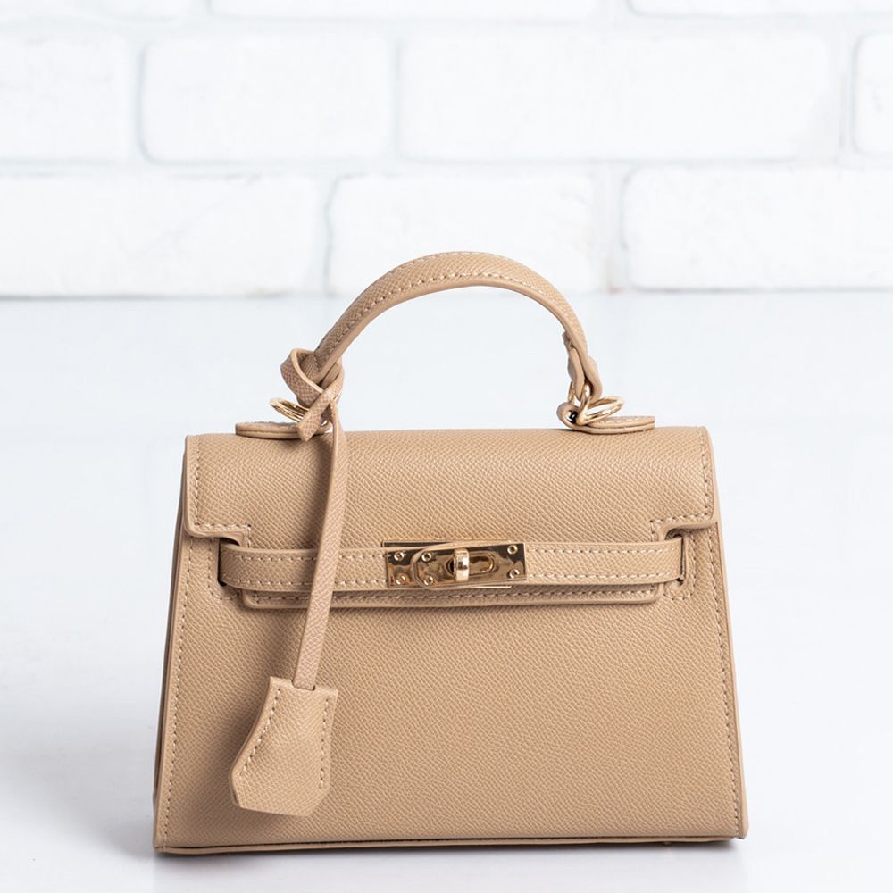 Дамска чанта в тъмно бежово Дамска чанта в тъмно бежово