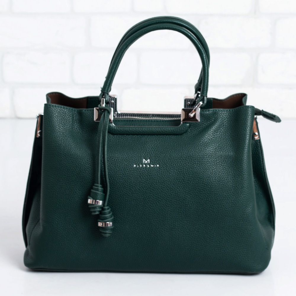 Дамска чанта в зелено Дамска чанта в зелено