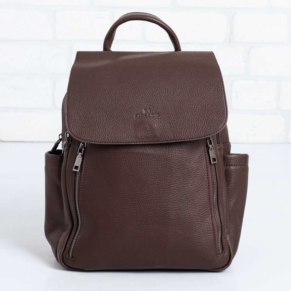 Дамска раница в кафяво Дамска раница в кафяво