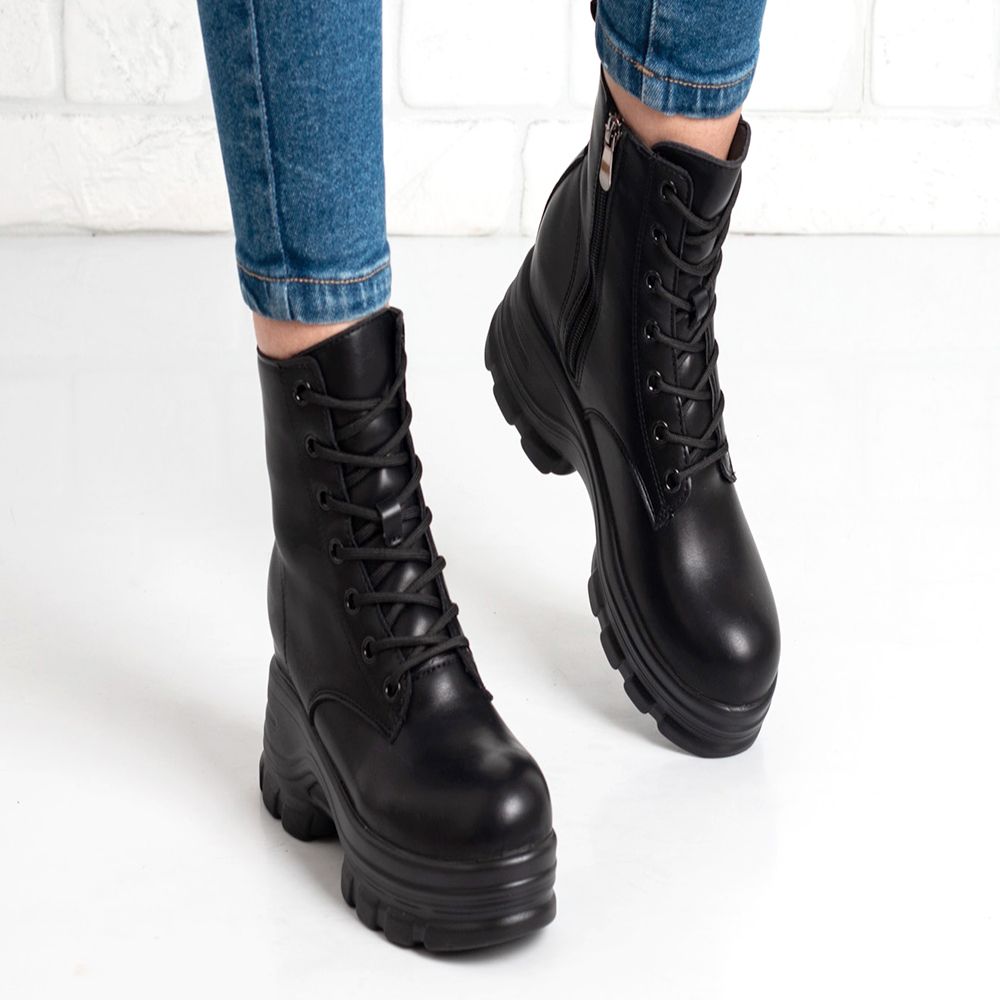 Дамски боти в черно Дамски боти в черно