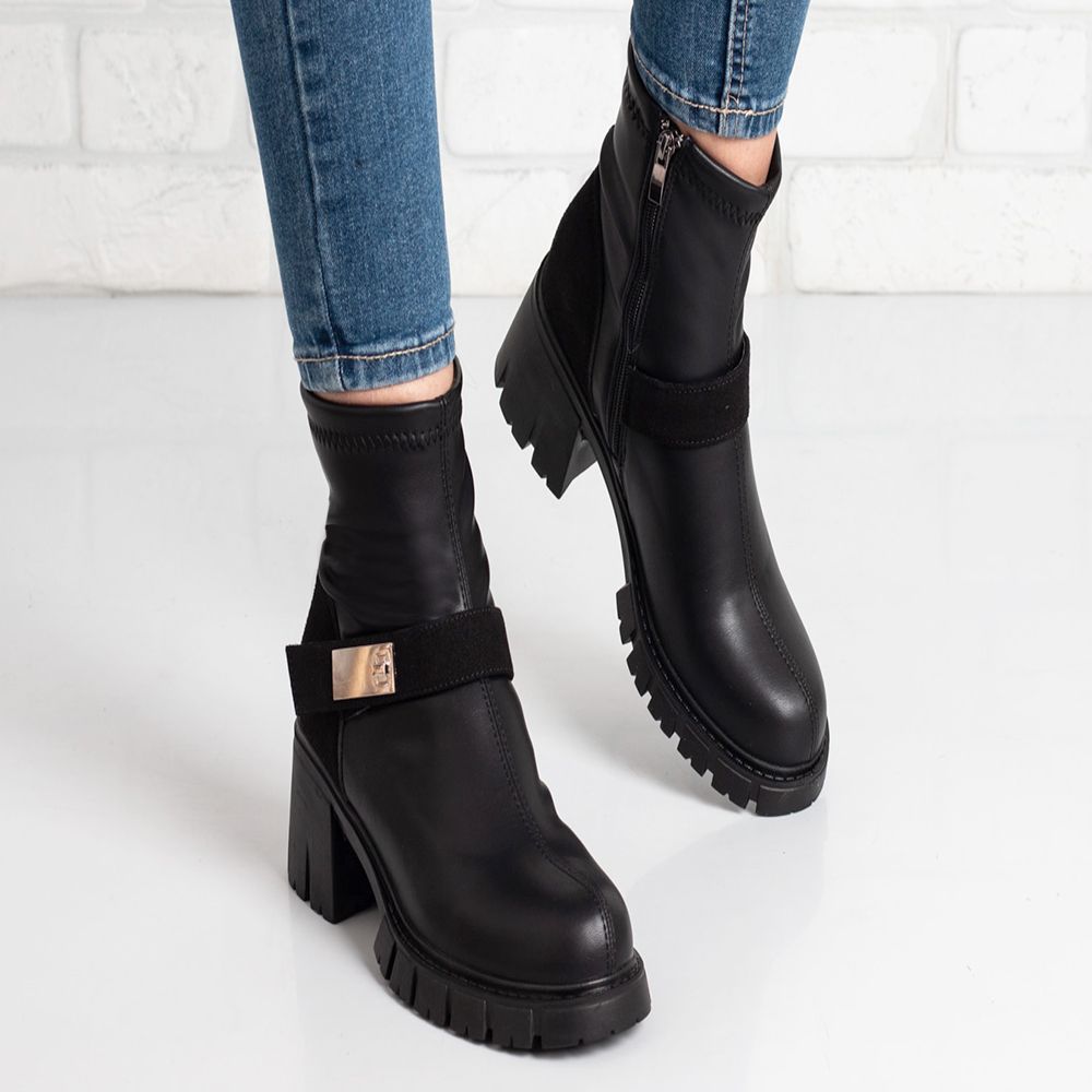 Дамски боти в черно Дамски боти в черно