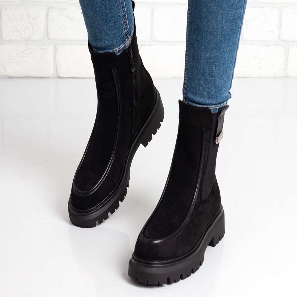 Дамски боти в черно Дамски боти в черно