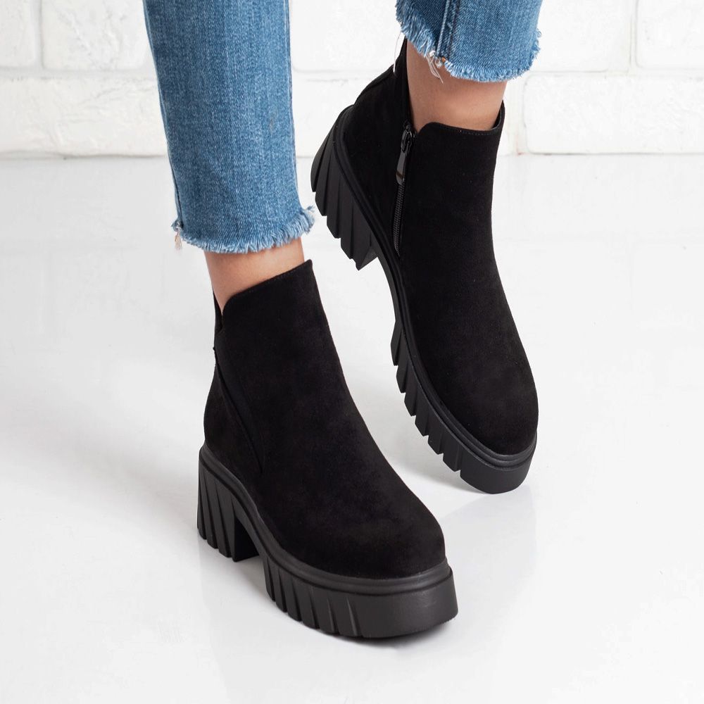 Дамски боти в черно Дамски боти в черно