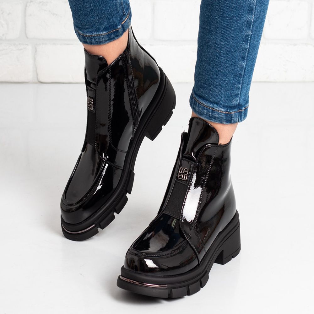 Дамски боти в черно Дамски боти в черно