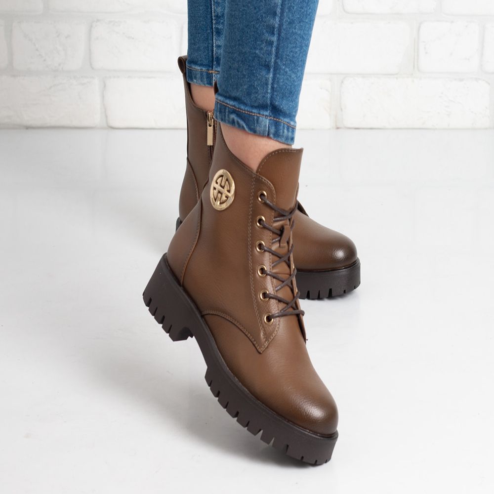 Дамски боти в кафяво Дамски боти в кафяво