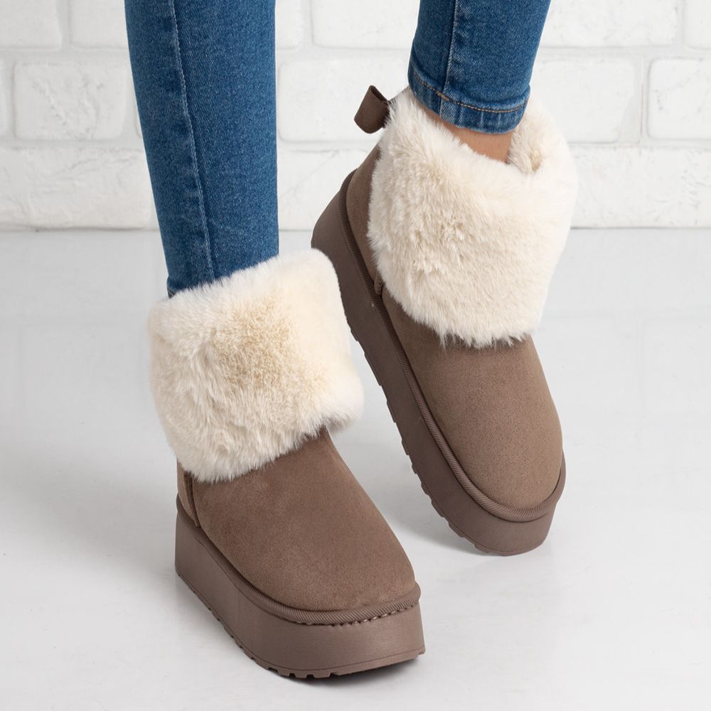 Дамски боти в светло кафяво Дамски боти в светло кафяво