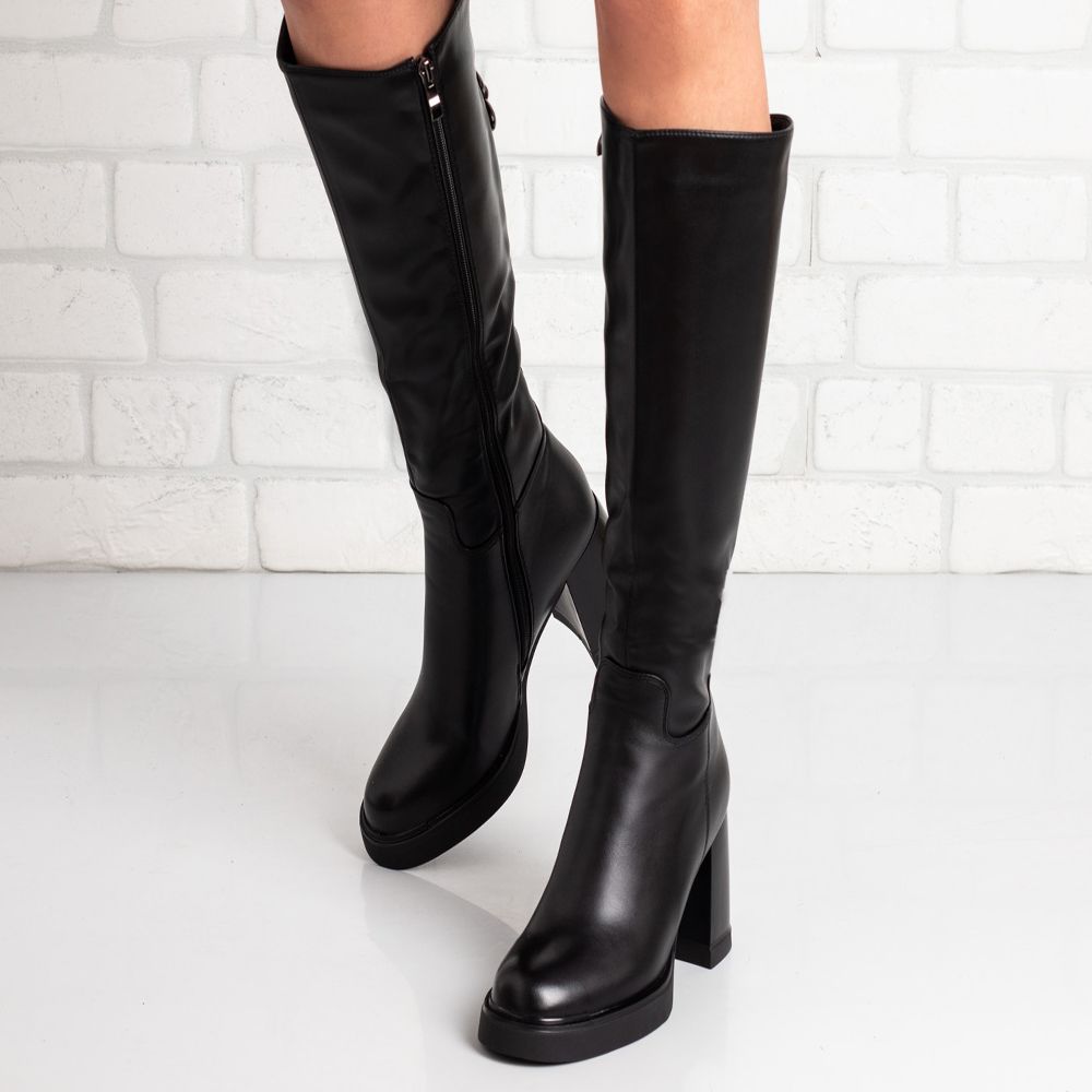 Дамски ботуши на ток в черно Дамски ботуши на ток в черно