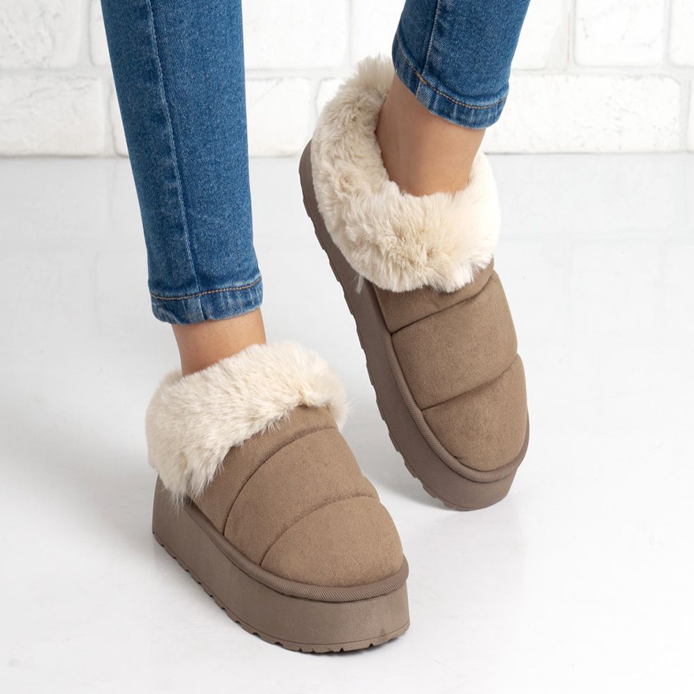 Дамски чехли в светло кафяво Дамски чехли в светло кафяво