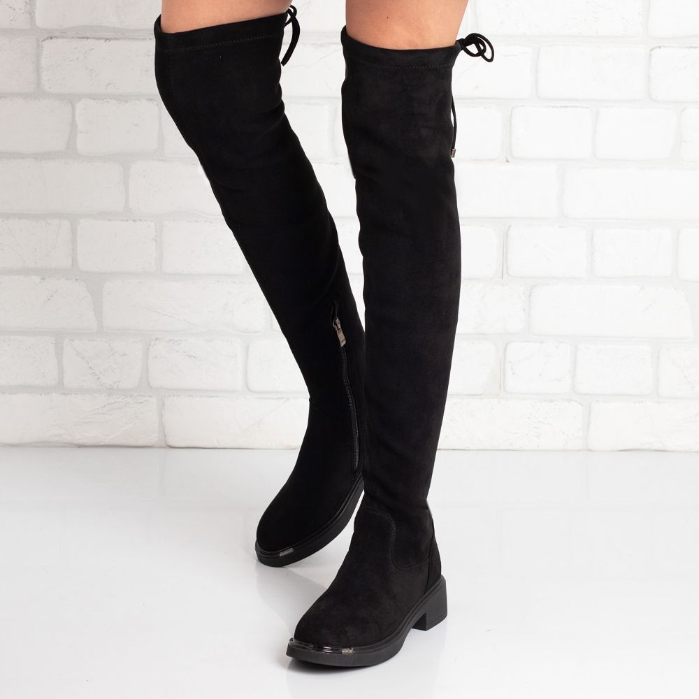 Дамски чизми в черно Дамски чизми в черно