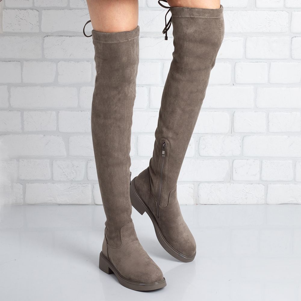 Дамски чизми в тъмно бежово Дамски чизми в тъмно бежово