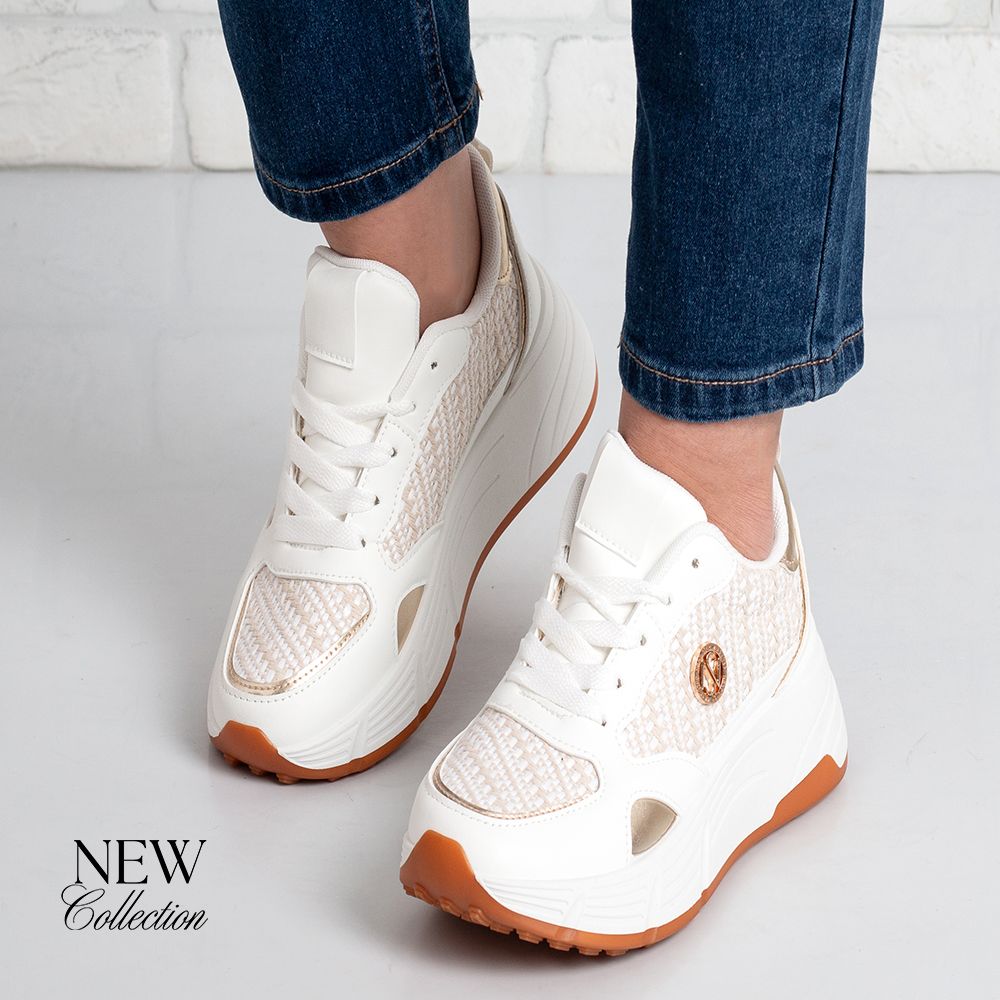 Дамски маратонки в бяло и златисто Дамски маратонки в бяло и златисто