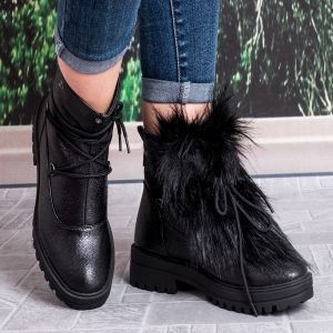 Дамски боти в черно