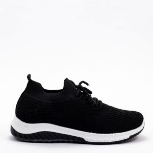Дамски спортни обувки в черно