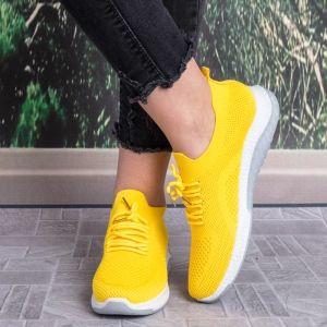 Дамски спортни обувки в жълто