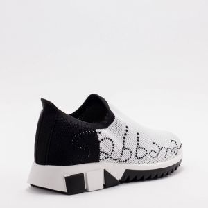 Дамски спортни обувки в бяло и черно