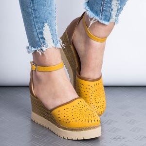 Дамски сандали на платформа в жълто и кафяво