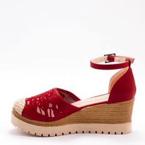 Дамски сандали на платформа в червено