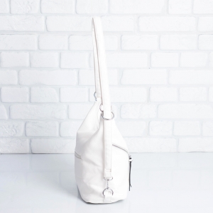 Дамска чанта- раница в бяло
