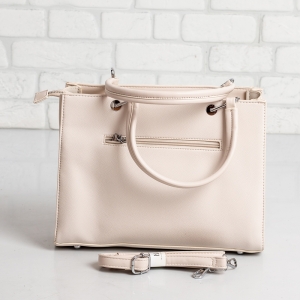 Дамска чанта в бежово