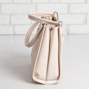 Дамска чанта в бежово