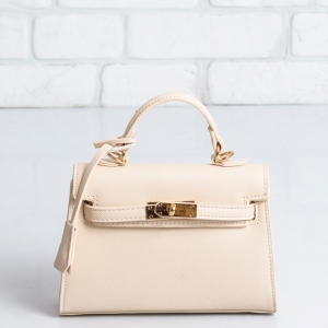 Дамска чанта в бежово