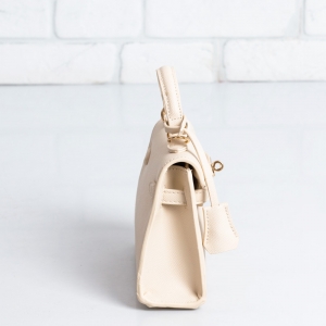 Дамска чанта в бежово