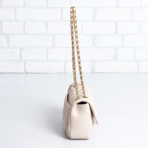 Дамска чанта в бежово