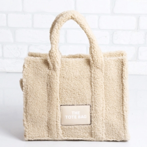 Дамска чанта в бежово