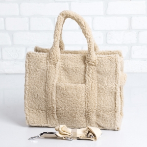 Дамска чанта в бежово