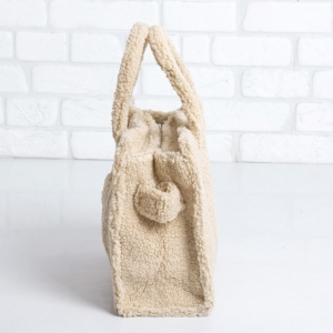 Дамска чанта в бежово