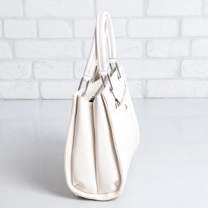 Дамска чанта в бяло