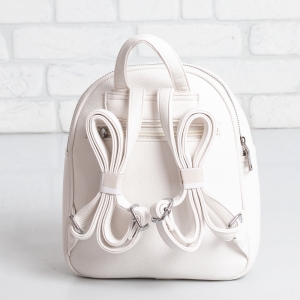 Дамска чанта в бяло