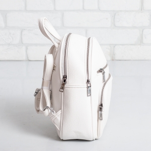 Дамска чанта в бяло