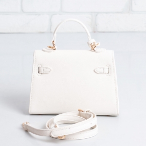 Дамска чанта в бяло