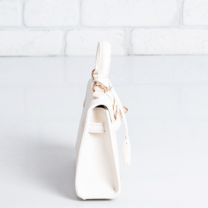 Дамска чанта в бяло