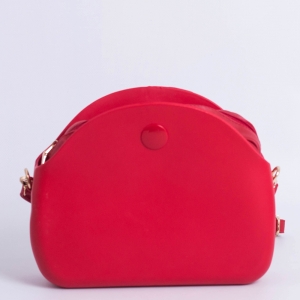 Дамска чанта в червено