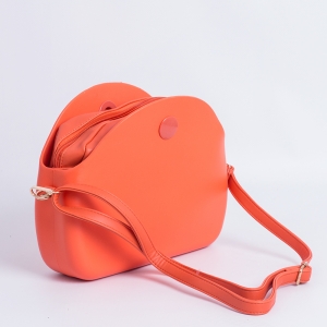 Дамска чанта в оранжево