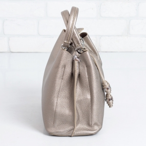Дамска чанта в сребристо