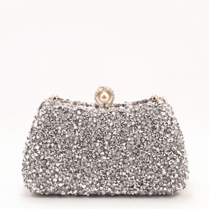 Дамска чанта в сребристо