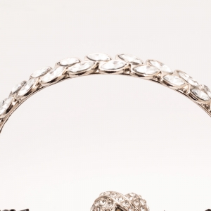 Дамска чанта в сребристо