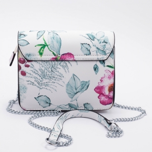 Дамска чанта в светло сиво с цветя