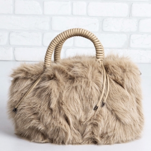 Дамска чанта в тъмно бежово