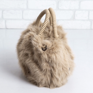 Дамска чанта в тъмно бежово