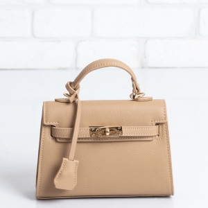 Дамска чанта в тъмно бежово