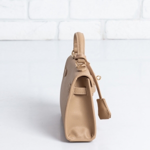 Дамска чанта в тъмно бежово