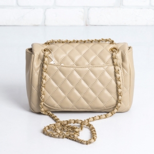 Дамска чанта в тъмно бежово