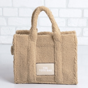 Дамска чанта в тъмно бежово